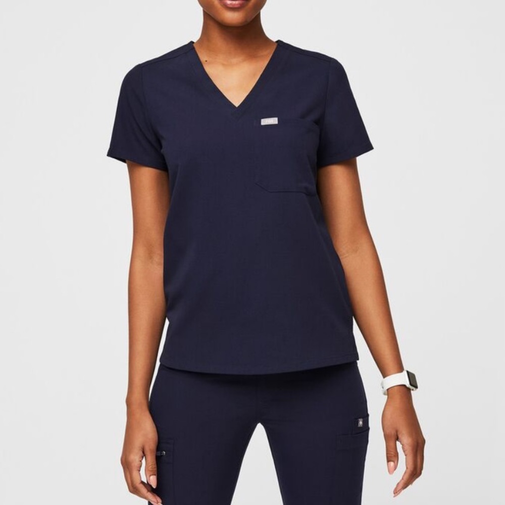 (NWT) Figs Catarina One Pocket Top